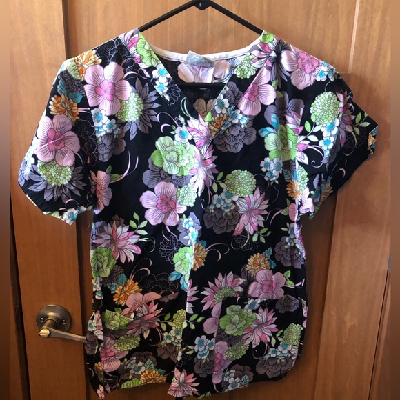 Women’s S&M scrub lot - Picture 2 of 11